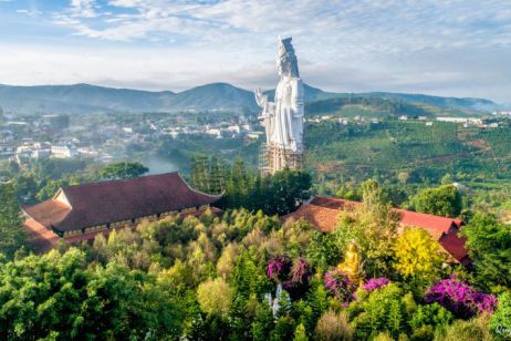 Chùa Linh Ẩn Đà Lạt – chốn bồng lai tiên cảnh với tượng Bồ Tát lớn nhất Việt Nam