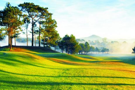 Sân golf Đà Lạt Palace Đồi Cù bảng giá 2020 & chia sẻ kinh nghiệm chi tiết nhất