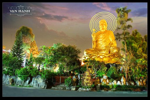 Thiền viện Vạn Hạnh Đà Lạt với tượng Phật Niêm Hoa Vi Tiếu lộ thiên đặc sắc