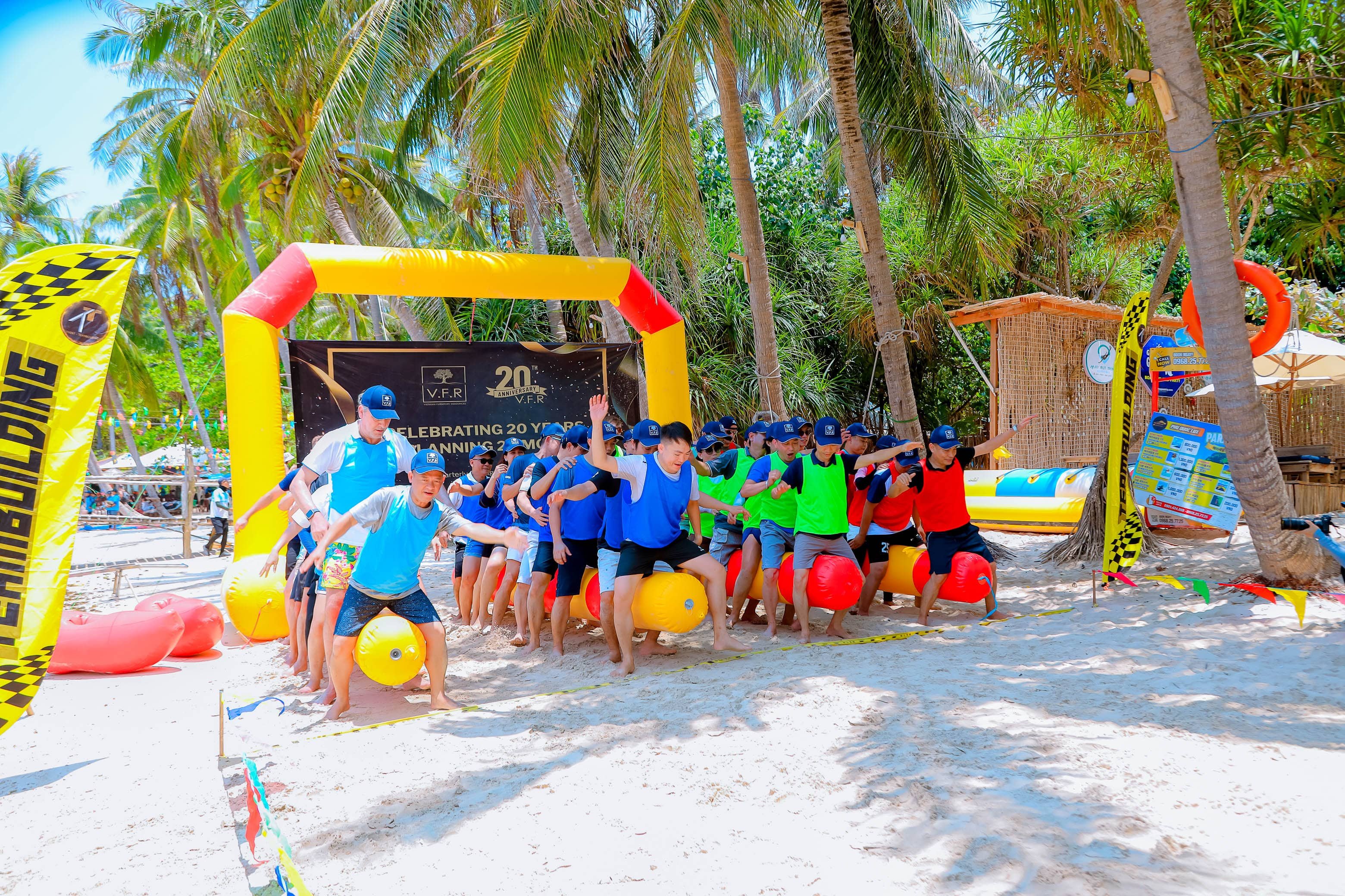 Đoàn doanh nghiệp tham gia tour teambuilding Phú Quốc