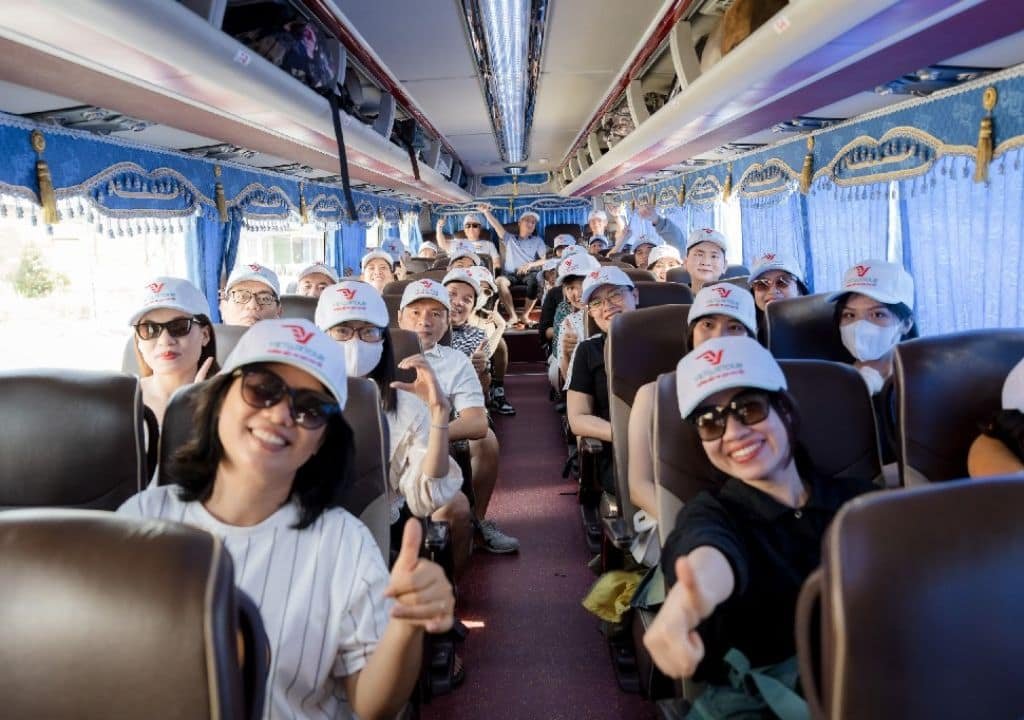 Dịch vụ xe đưa đ&oacute;n chất lượng cao phục vụ đo&agrave;n MICE Ninh B&igrave;nh - Tatravel