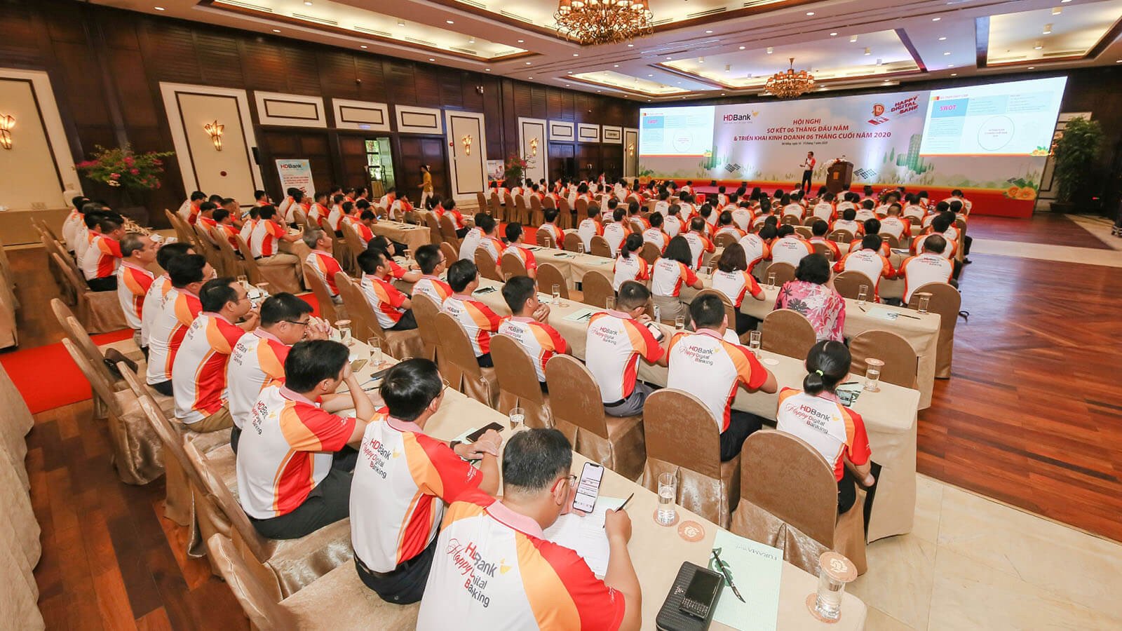 Kh&ocirc;ng gian ph&ograve;ng hội nghị trang trọng hiện đại tại Ninh B&igrave;nh