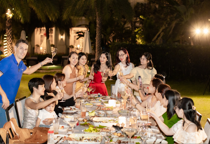 Sân khấu Gala Dinner Tour Teambuilding hoành tráng